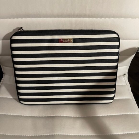 kate spade Handbags - Kate Spade Ipad laptop case